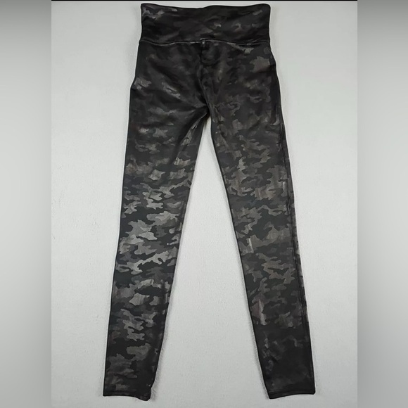 NWOT SPANX Faux Leather High Rise Camo Leggings- Size Large - Picture 8 of 8